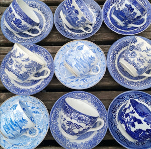 6 x Vintage Mismatched Blue & White Willow / Country Scene Tea Cups & Saucers Set Wedding Party